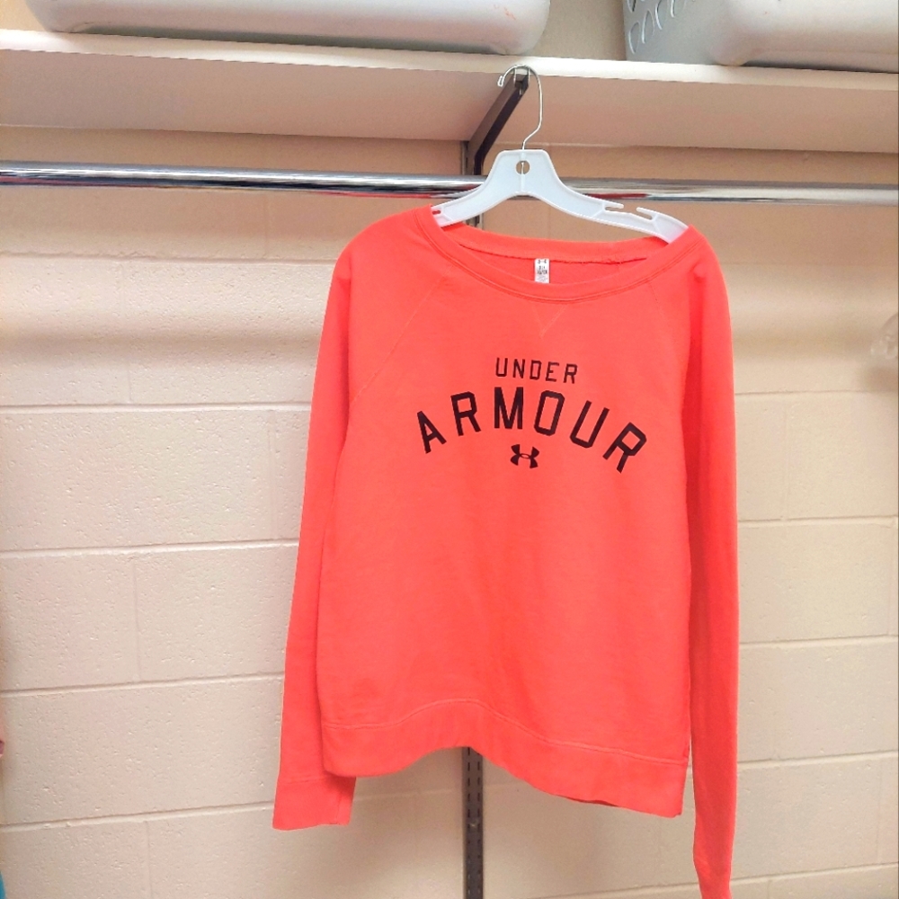 Women's Under armour pullover ⚘️